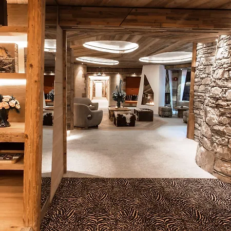 Les Barmes De L'ours Отель 5*