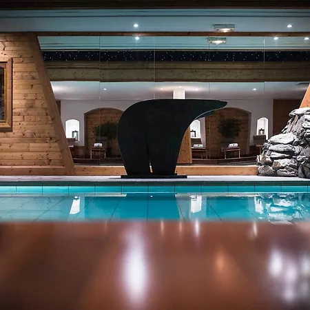 Les Barmes De L'ours Отель 5*