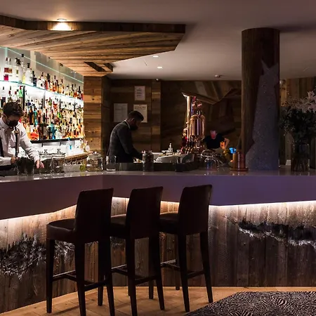 Les Barmes De L'ours Hotell