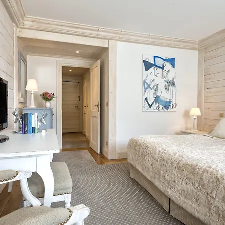 Les Barmes De L'ours Hotell